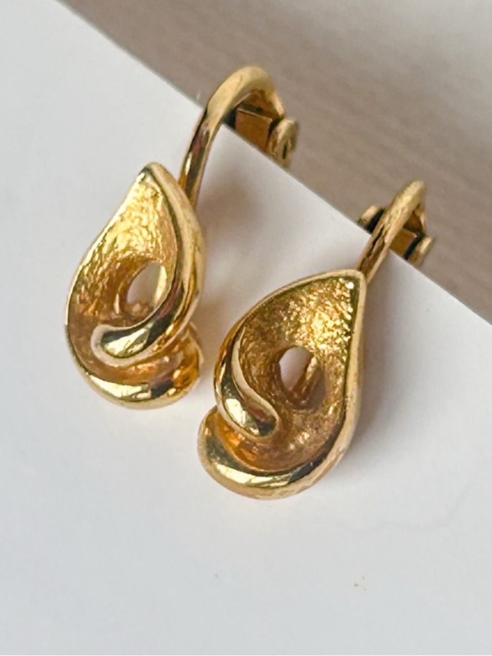VINTAGE Sculptural Gold Tone Swirl Clip-On Earrings